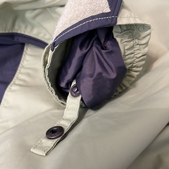 ✨3/$20✨ Columbia Green and Gray Interchange Zip Waterproof Windbreaker. Small - Picture 12 of 16